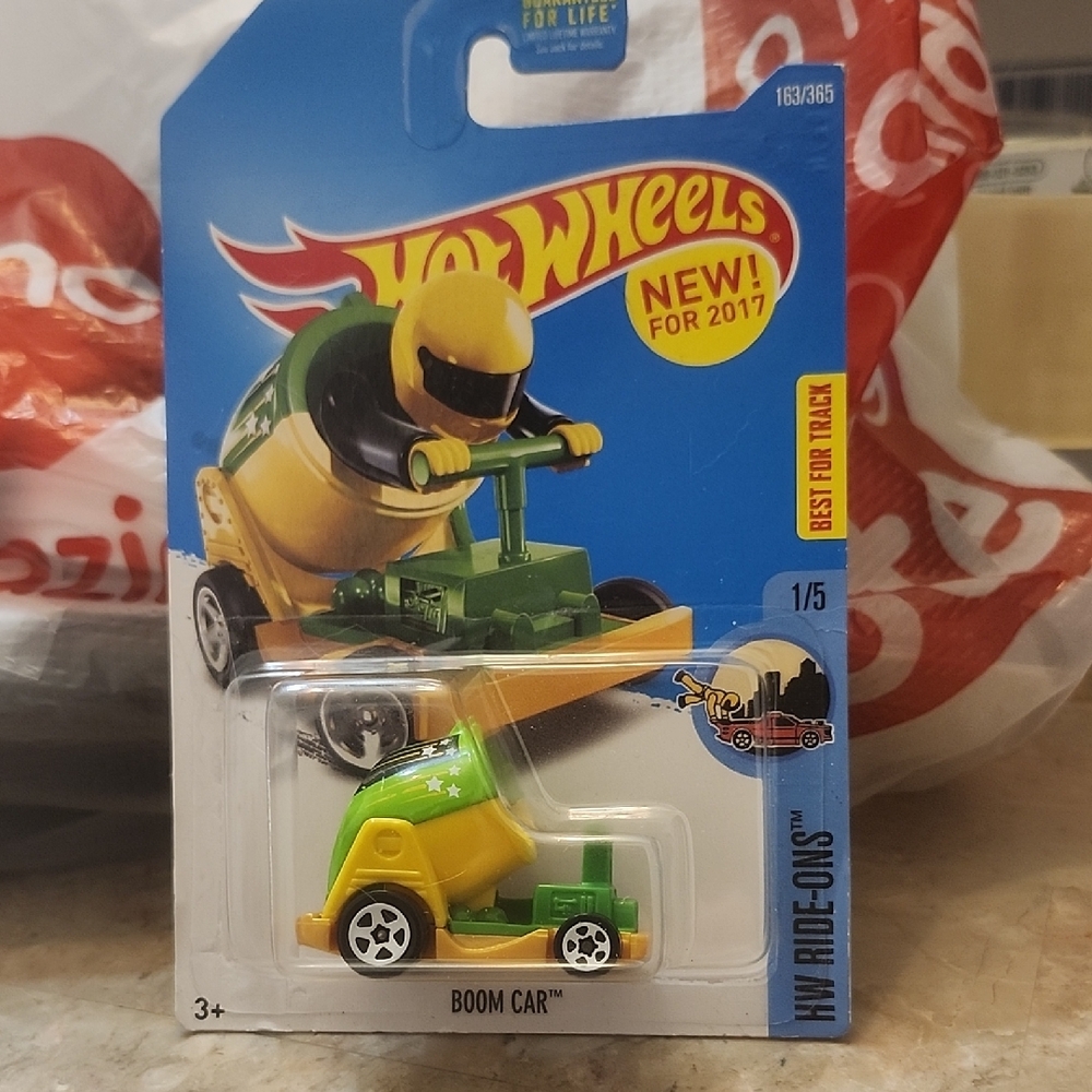 Hot Wheels Boom Car - Vibrant Green and Yellow